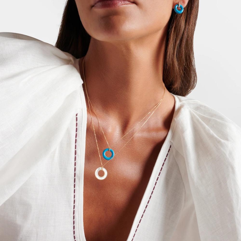 حجر الفيروز الساحر يزين إطلالتك في رمضان 2026 بأناقة روحانية