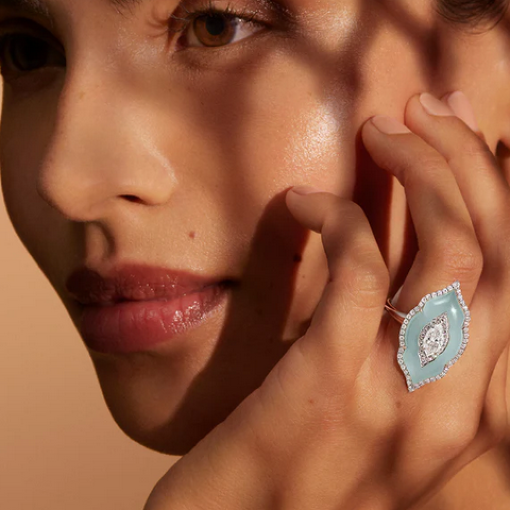 خاتم الأقواس بالألماس والكالسيدوني الأخضر من Boghossian