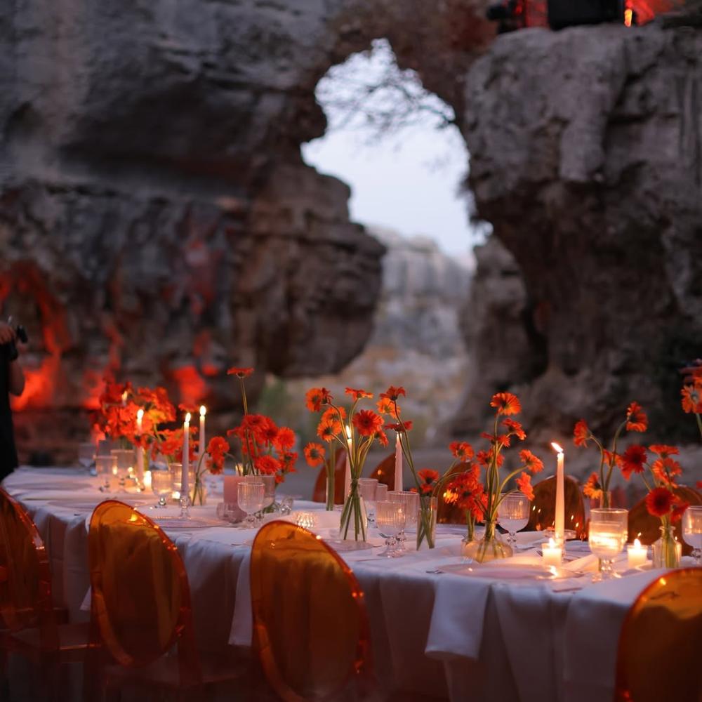 زينة شموع لحفلات الزفاف- الصورة من Tie The Knot  