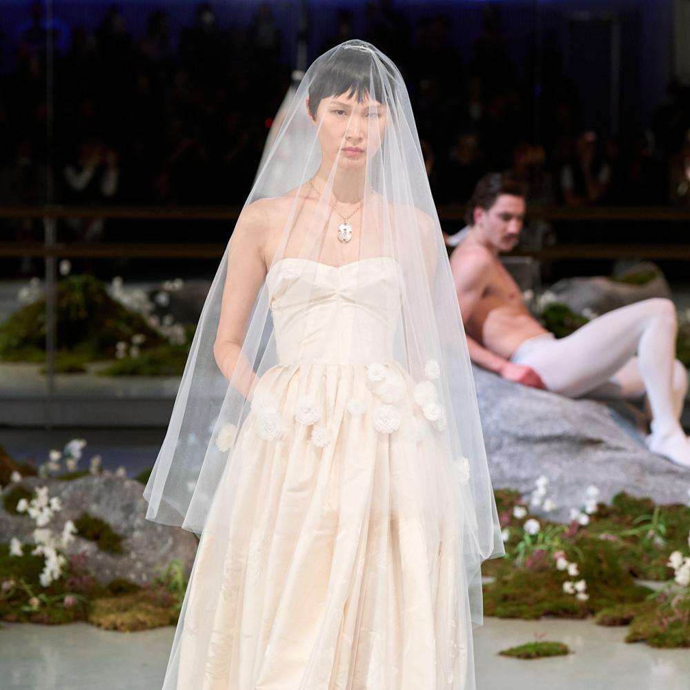 من عروض Patrick Mcdowell خلال أسبوع الموضة في لندن