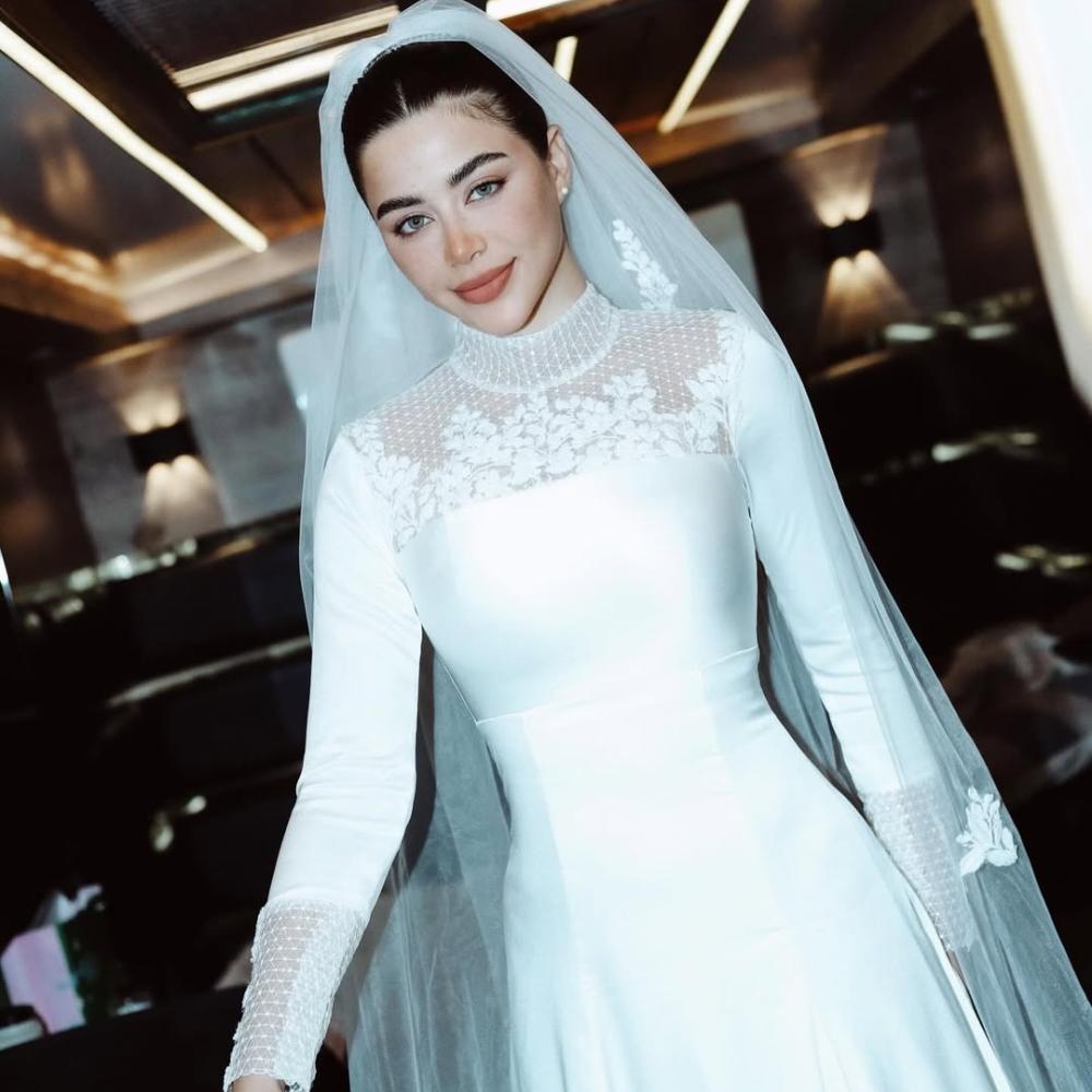 يارا السكري بفستان زفاف يشبه فستان زفاف الأميرة ايمان