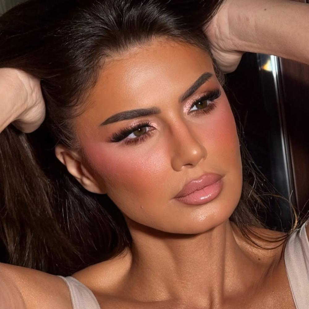 النجمة نجلاء بدر