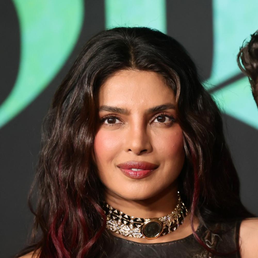 رسمات المكياج البرونزي بأسلوب Priyanka Chopra