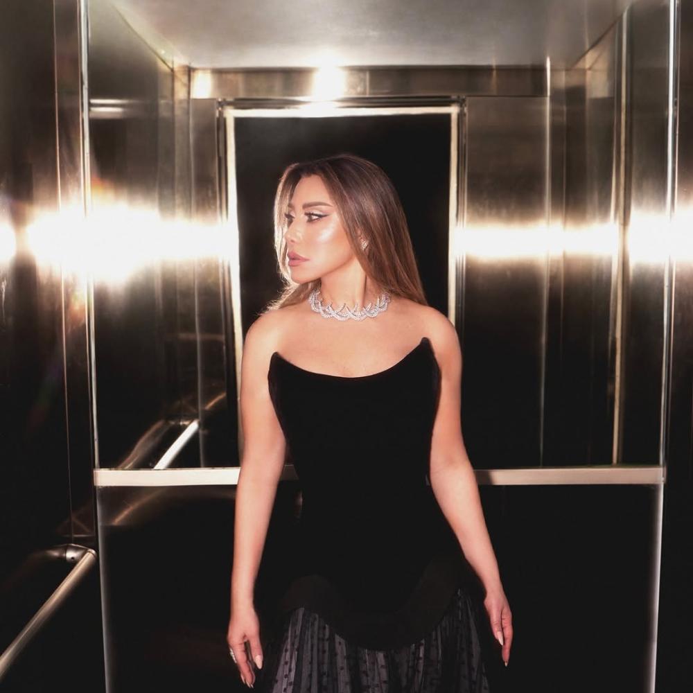 نجوى كرم واجمل إطلالاتها بفساتين الكورسيه وأحدثها باللون الأسود ..بالصور