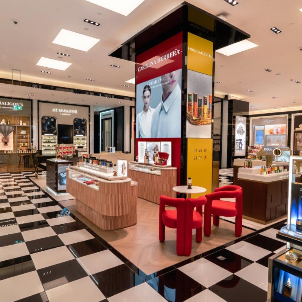 كارولينا هيريرا تكشف عن كاونترها المطوّر حديثًا في بلومينغديلز دبي مول