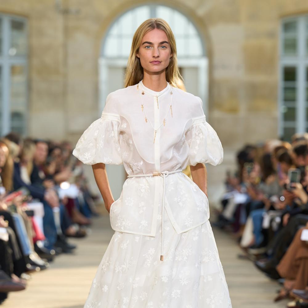 إطلالة من Gabriela Hearst