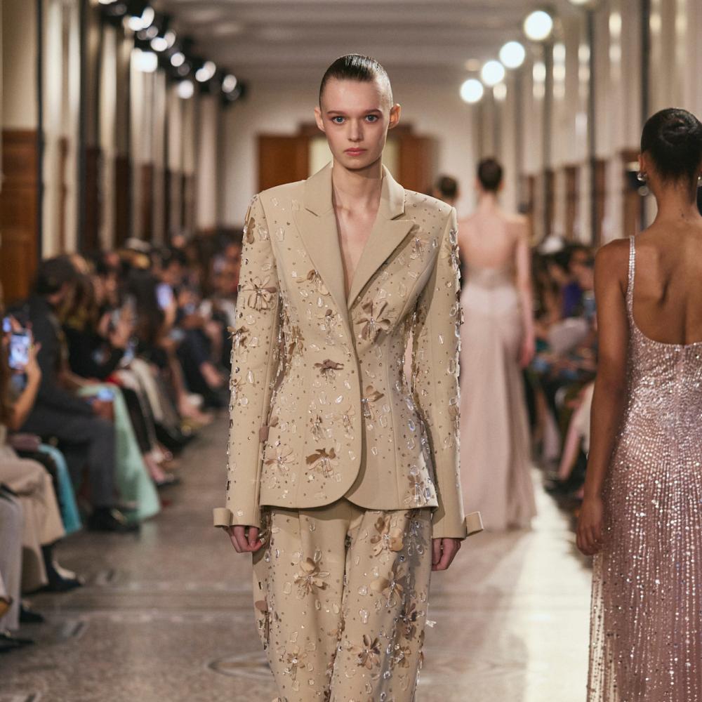 إطلالة من ‏Georges Hobeika‏ ضمن مجموعة الأزياء الجاهزة لربيع وصيف ‏‎2026‎