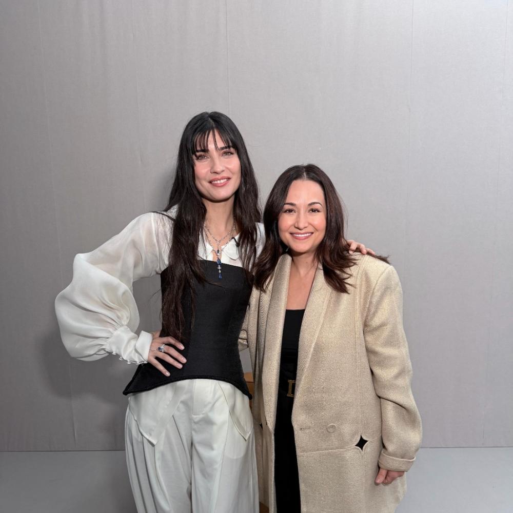 رئيسة التحرير مي بدر ‏مع النجمة التركية "توبا بويوكستون" ‏