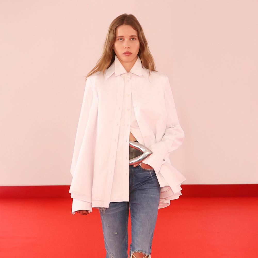 7 صيحات جينز أساسية لربيع وصيف 2026