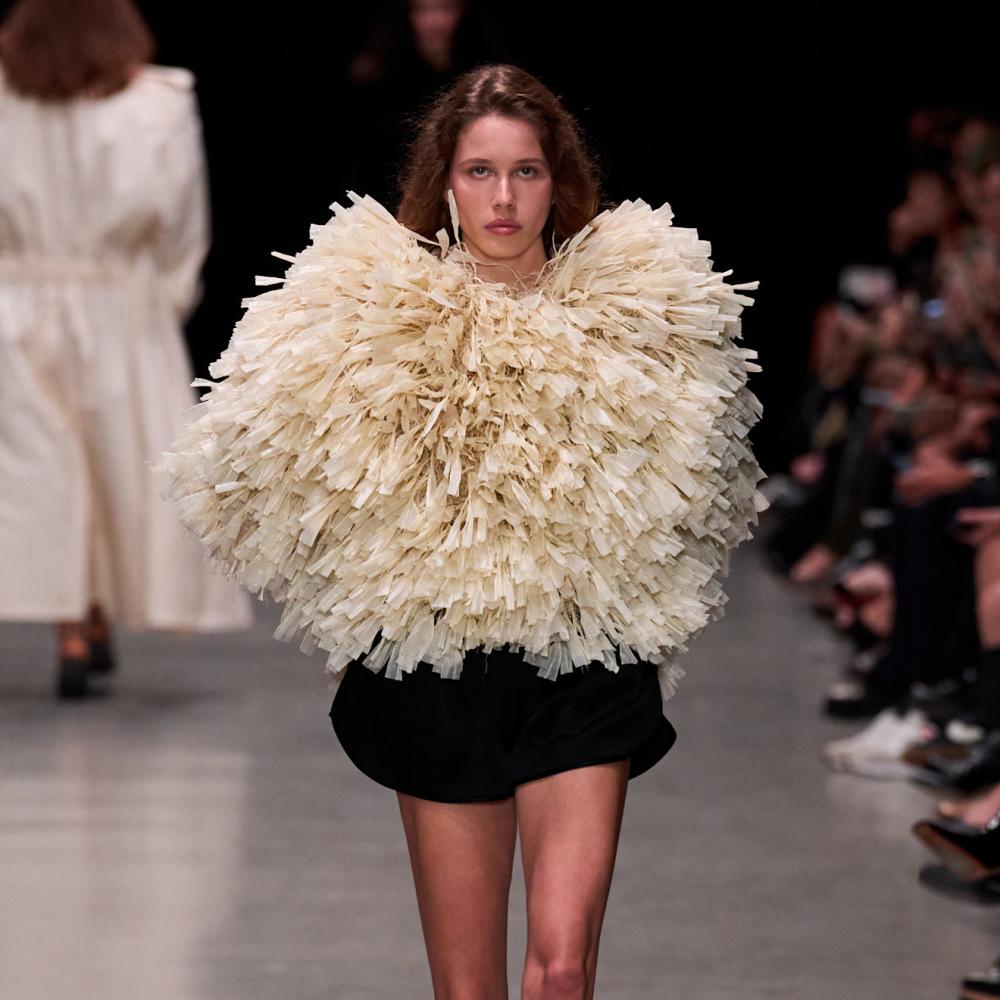 إطلالة من Stella McCartney