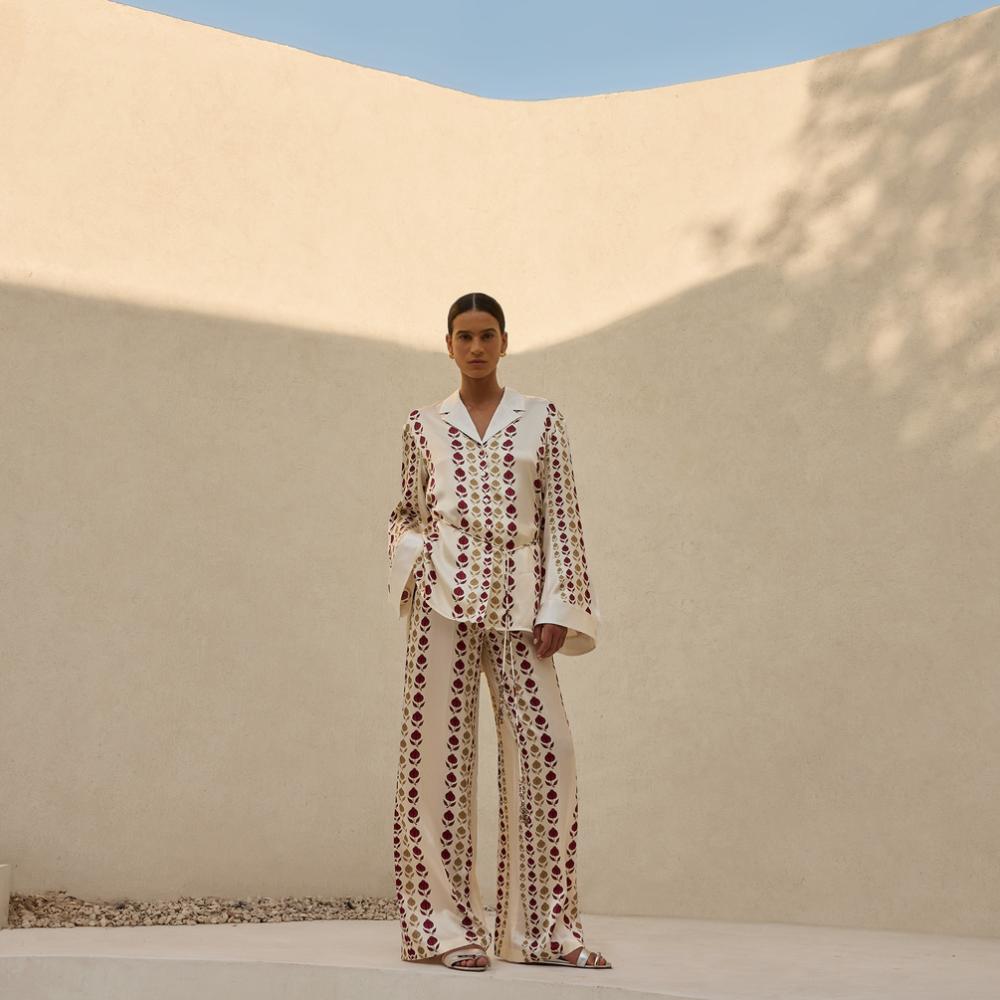 إطلالة من Tory  Burch من مجموعة رمضان 2026 