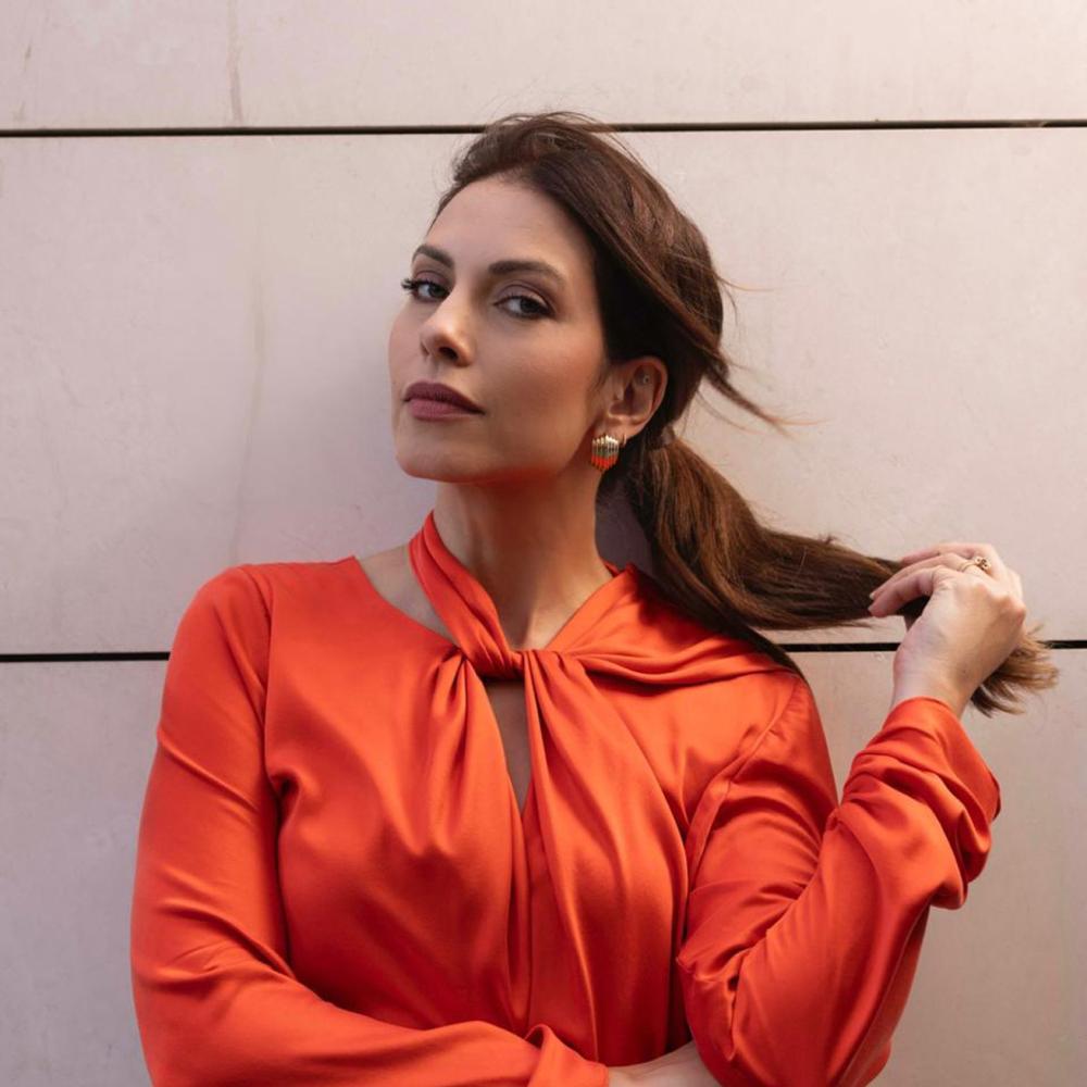 ريتا لمع تعيد تعريف الأناقة بعيدًا عن سجن الأرقام 