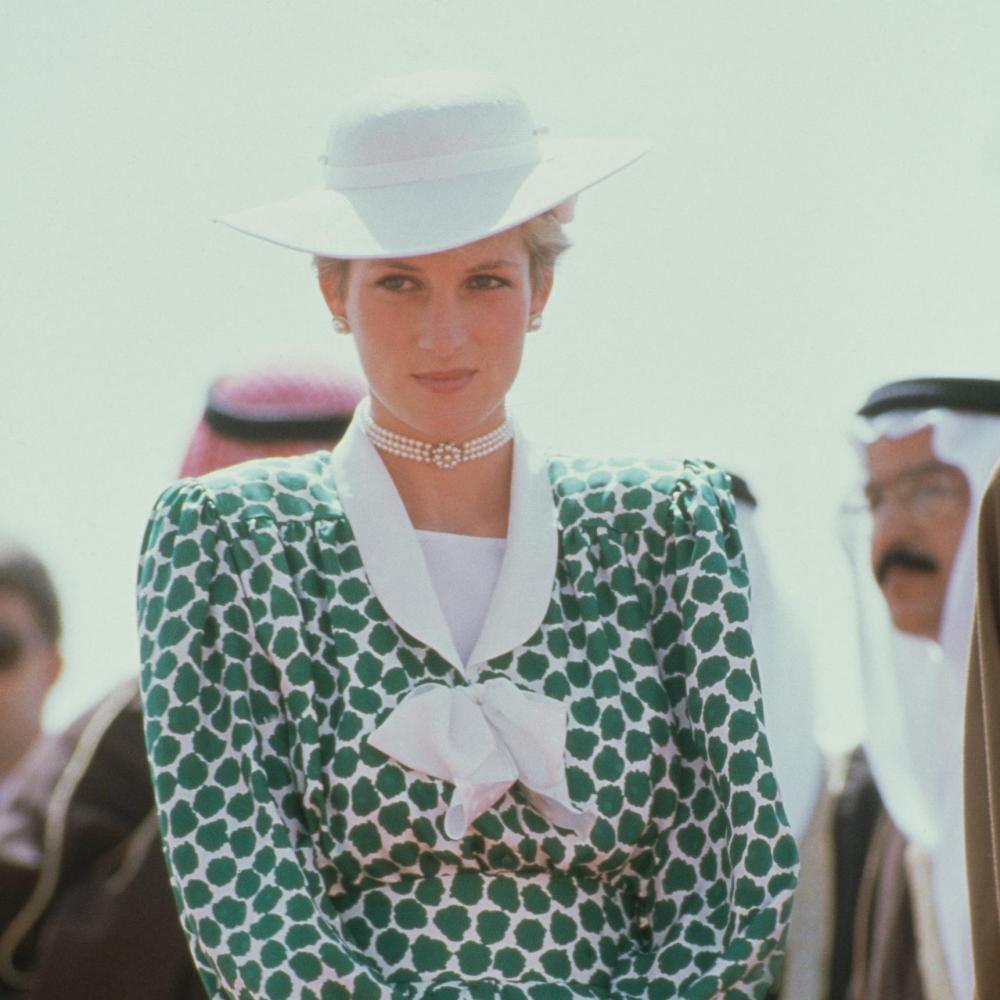 زيارة الأميرة ديانا الملكية إلى السعودية عام 1986: رمزية التصميم في فستانها الأخضر