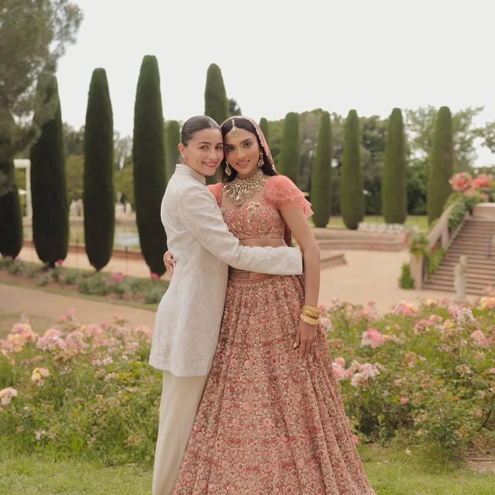 أشهر نجمات بوليوود اللاتي قمن بدور وصيفات الشرف