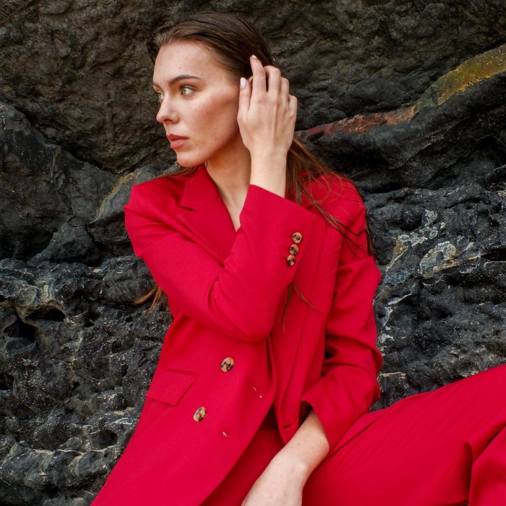 ما هي علامات لغة الجسد الواثقة وكيف اكتسبها لتعزيز شخصيتي؟