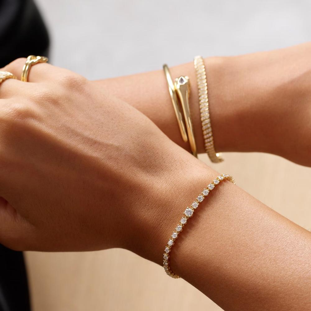 أجمل موديلات أساور التكديس لاطلالة مشرقة ولافتة