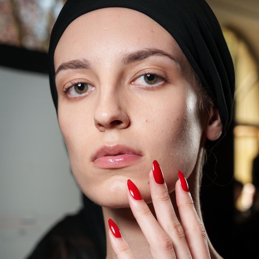 أظافر بألوان حيوية ومشرقة هذا الربيع