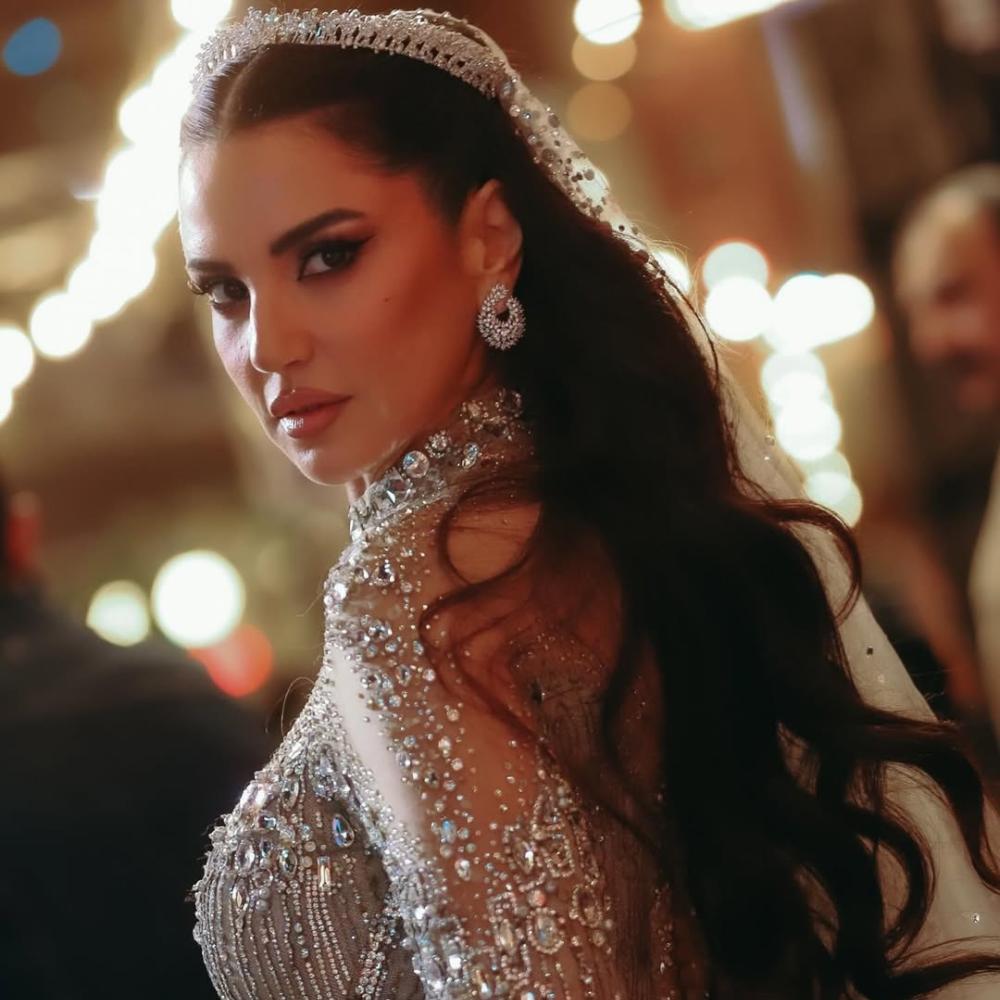 إطلالة جمالية لافتة لدرة زروق في مسلسل علي كلاي