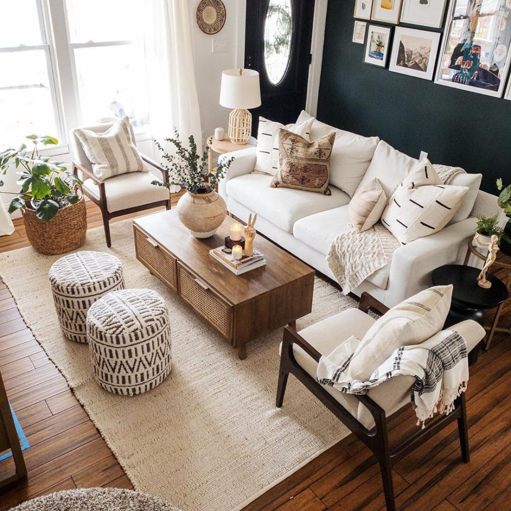 الأثاث الذي يعترض مسارات الحركة الطبيعية يجعل الغرفة تبدو مزدحمة