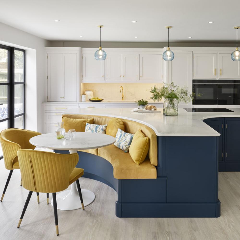 تتصدر مقاعد البانكيت تصميمات المطابخ الحديثة