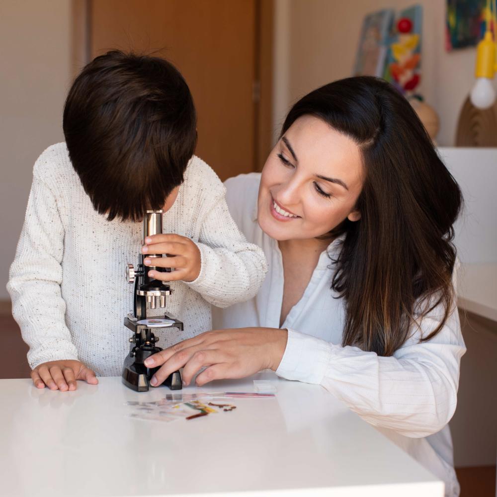 تعليم العلوم البسيطة للأطفال وعمل تجارب معهم يحقق لهم متعة كبيرة