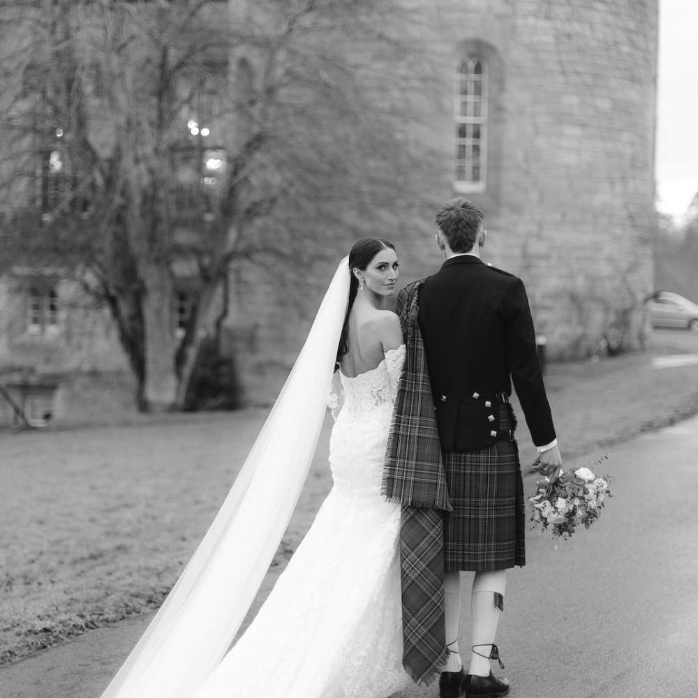 حفل زفاف جوردان هارفي Jordan Harvey وماديسون فيندلي Madison Fendley في قلعة دالهاوزي Dalhousie Castle في بونيريج Bonnyrigg