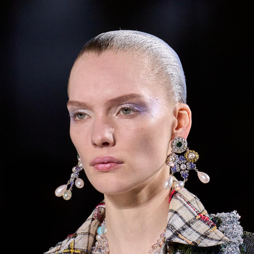 رسمات المكياج الغليتر والبنفسجي من دار CHANEL