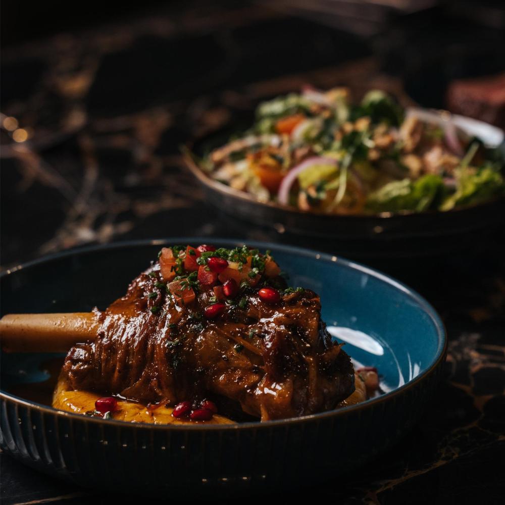 رول خروف محشي بالفريكة، التمر والمشمش