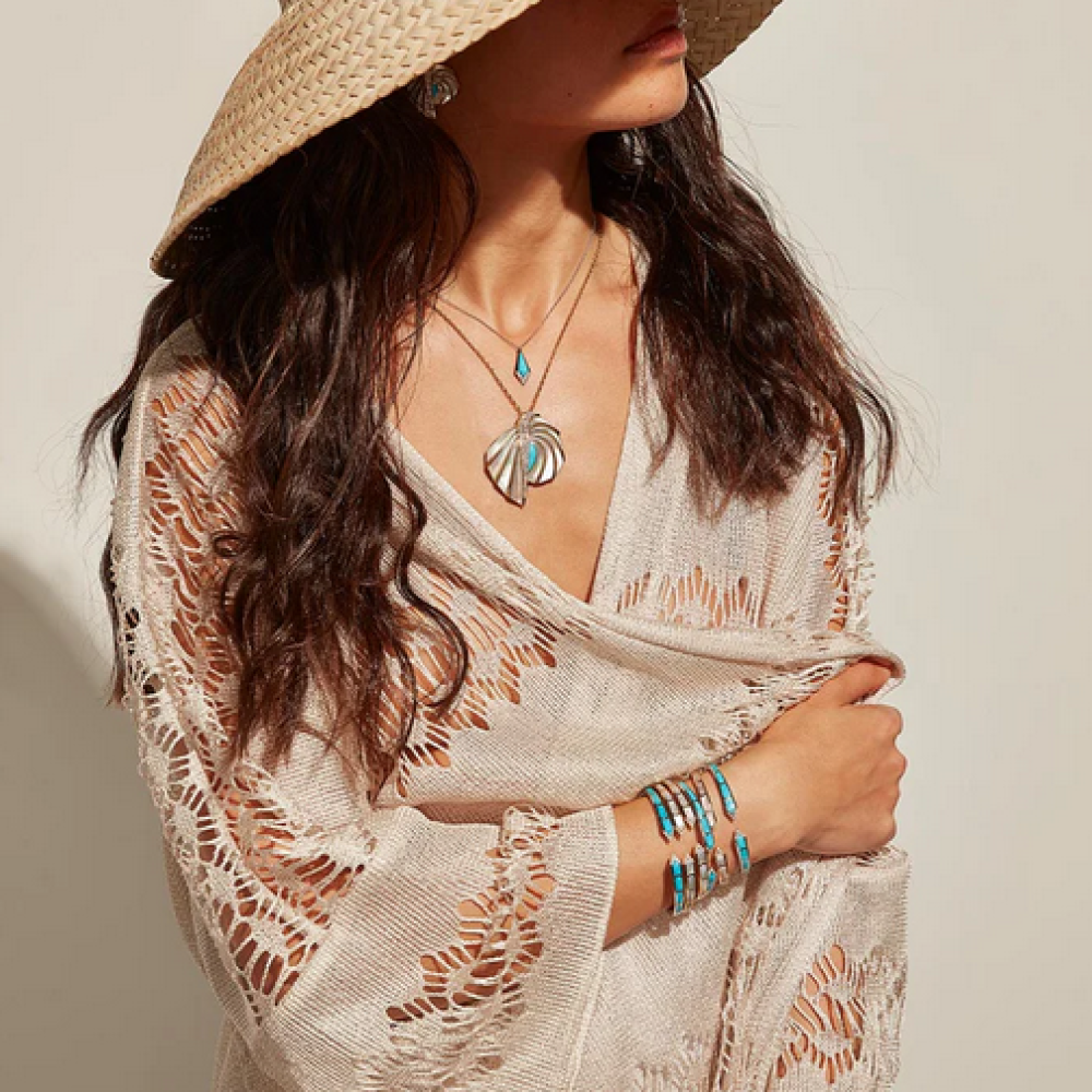 سوار Junonia بالفيروز من Noora Shawqi