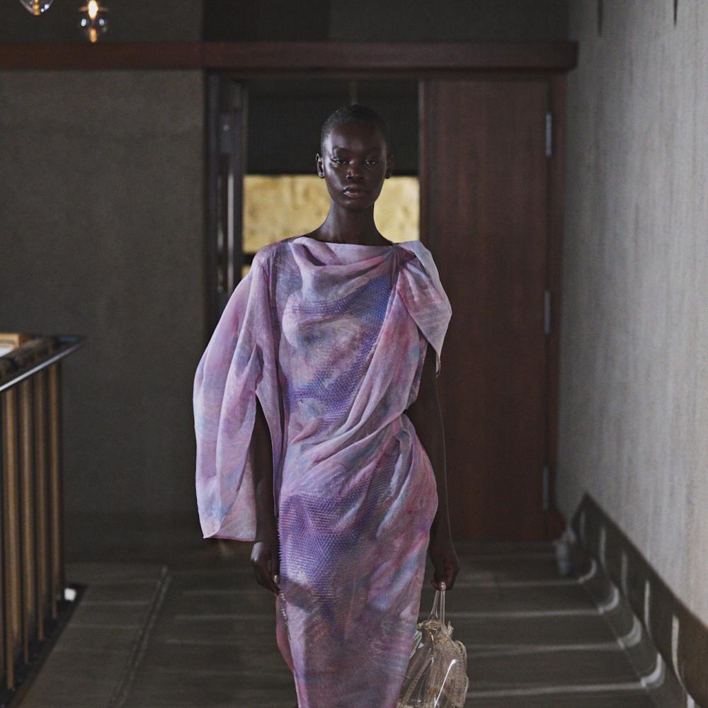 فستان بتدرجات اللون البنفسجي من ‏Mame Kurogouchi