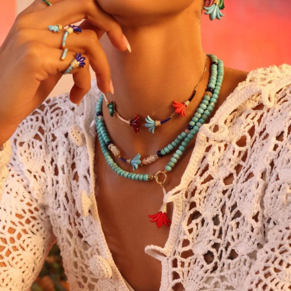 قلادة من الخرز الفيروزي  من l'atelier Nawbar