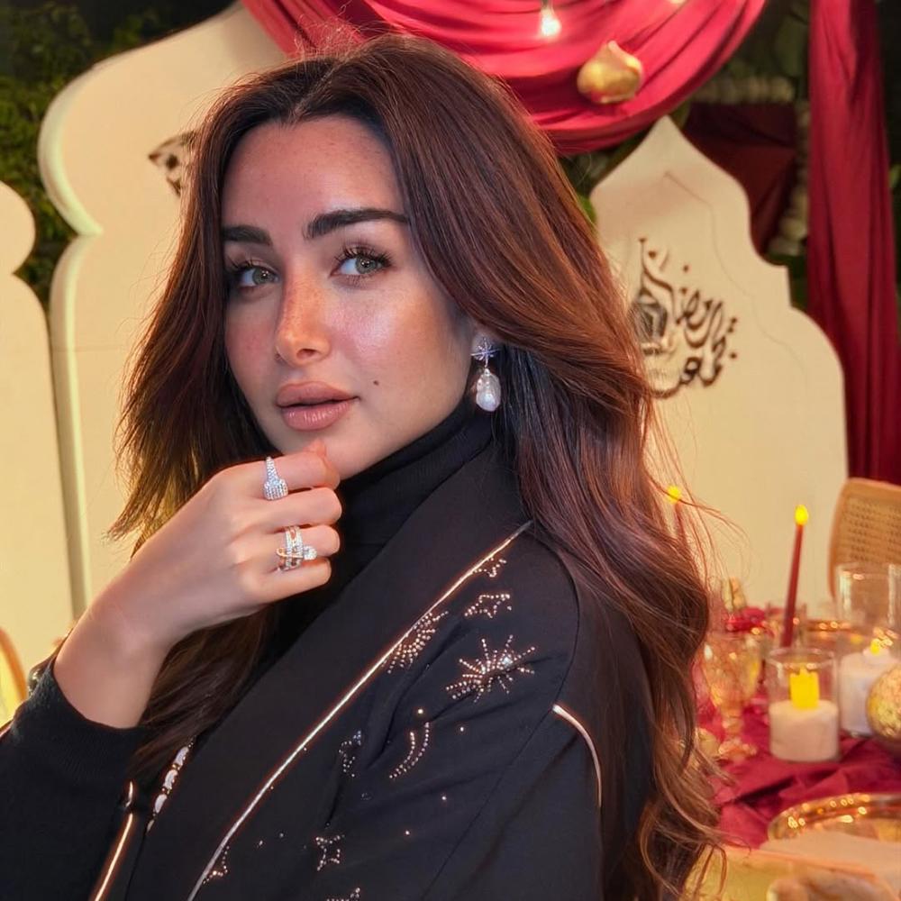 دليلك تنسيق المكياج وتسريحات الشعر مع القفاطين والعباءات في رمضان