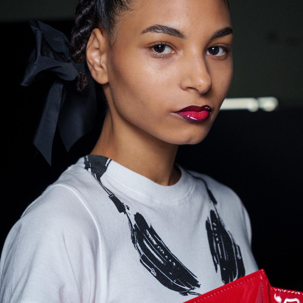 ألوان الشفاه الحمراء الاومبريه مع الكونتور من دار Vaquera