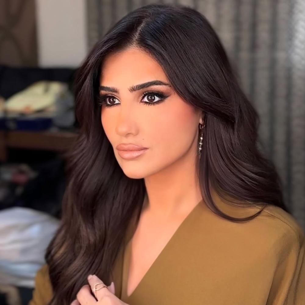 تحرص مي عمر على إزاله المكياج وتنظيف البشرة باستمرار