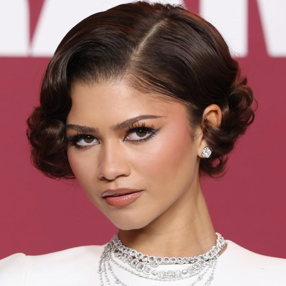 رسمات المكياج المشرق بأسلوب Zendaya