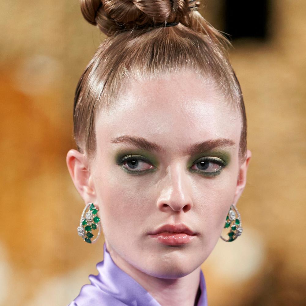 مكياج العيون الأخضر يتصدر صيحات ربيع وصيف 2026… وخبيرة تجميل تكشف أسرار تطبيقه