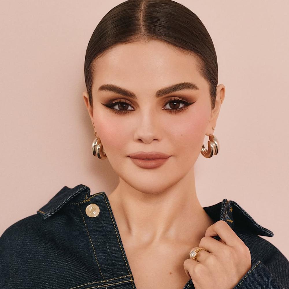 سيلينا غوميز صورة من انستغرام Hung Vanngo