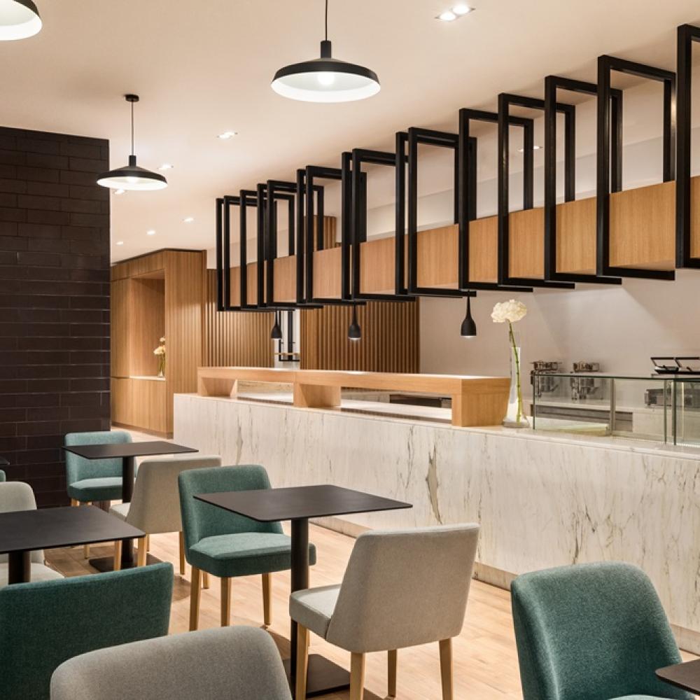 استمتع بالراحة العصرية وكرم الضيافة الرفيع في فندق وريزيدنس راديسون الرياض العليا