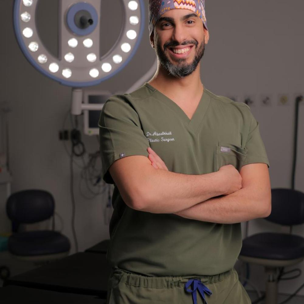 خاص لـ"هي": د. عبدالعزيز أبا الخيل يوضح كل ما يجب معرفته عن عمليات Mommy Makeover  