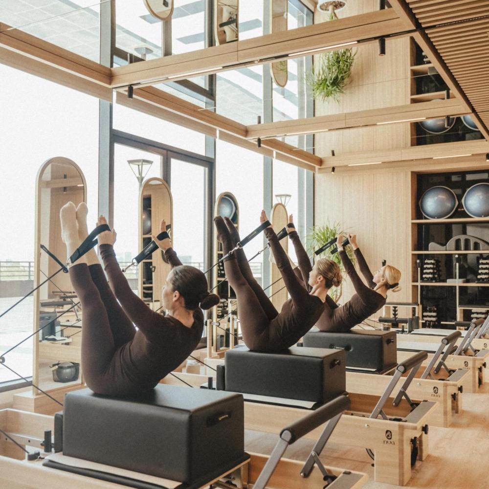 همسة الصانع وسارة بن داود تكشفان أسرار تحويل البيلاتس إلى تجربة عافية متكاملة