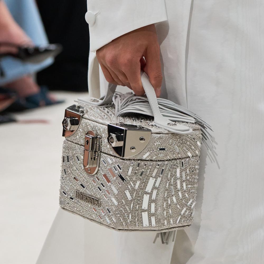 حقيبة مميزة بتصميمها من Ferrari 