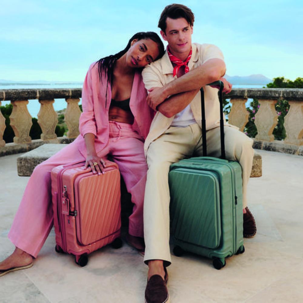 TUMI  العالمية تكشف عن حملتها الموسمية ومجموعتها لربيع 2026