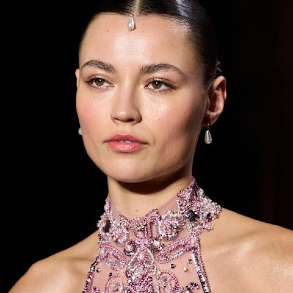 صيحات الجمال الفاخرة لربيع 2026… إشراقة، لون وعناية في مستحضرات استثنائية