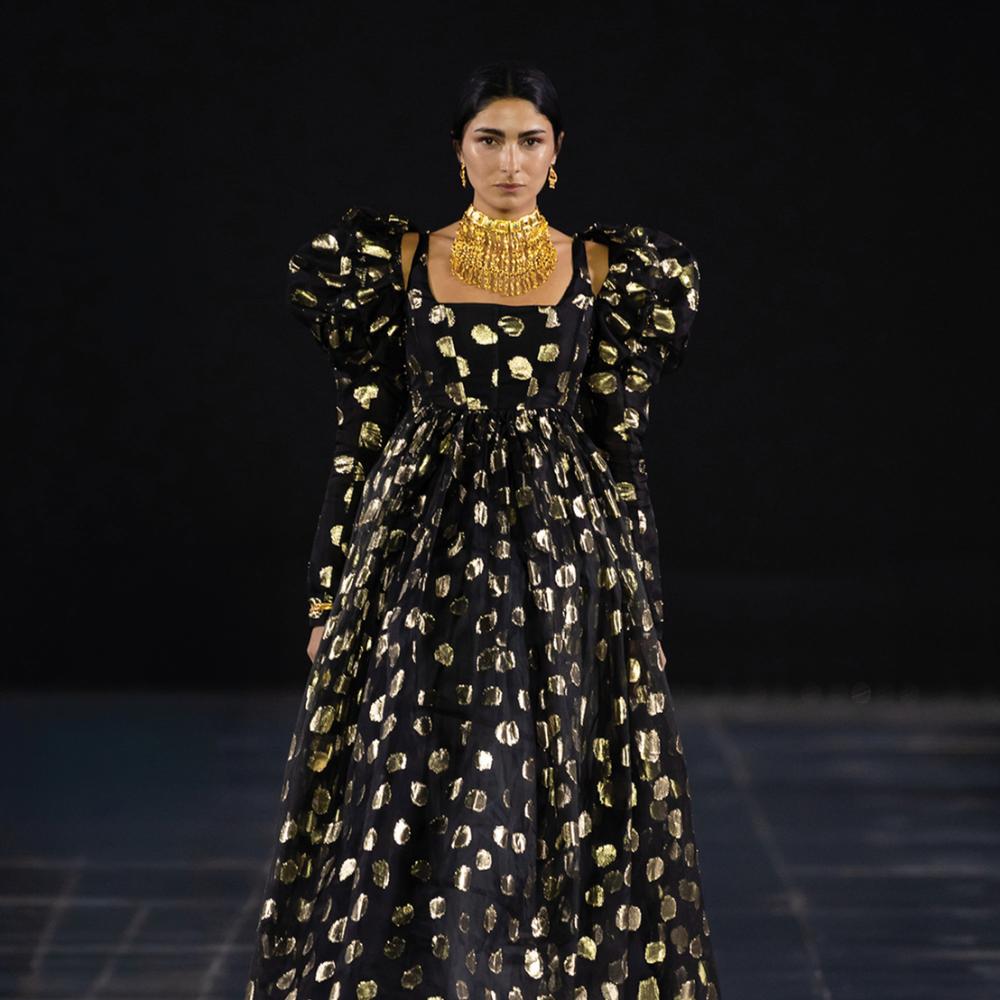 قبل "الهوت كوتور" كيف شكلت الأزياء العربية التقليدية مفهوم الفخامة والهوية؟