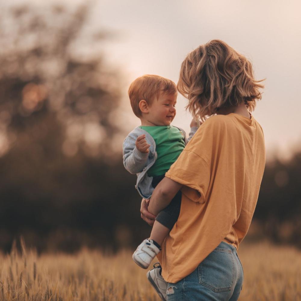 7 نصائح للاستمتاع بالأمومة