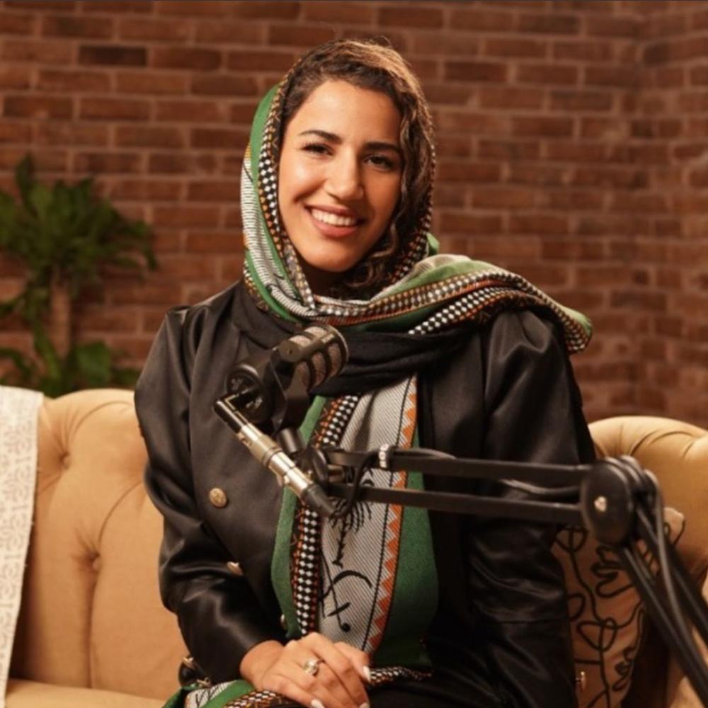 5 سعوديات يصنعن حوارات عبر البودكاست… من الاقتصاد إلى الثقافة