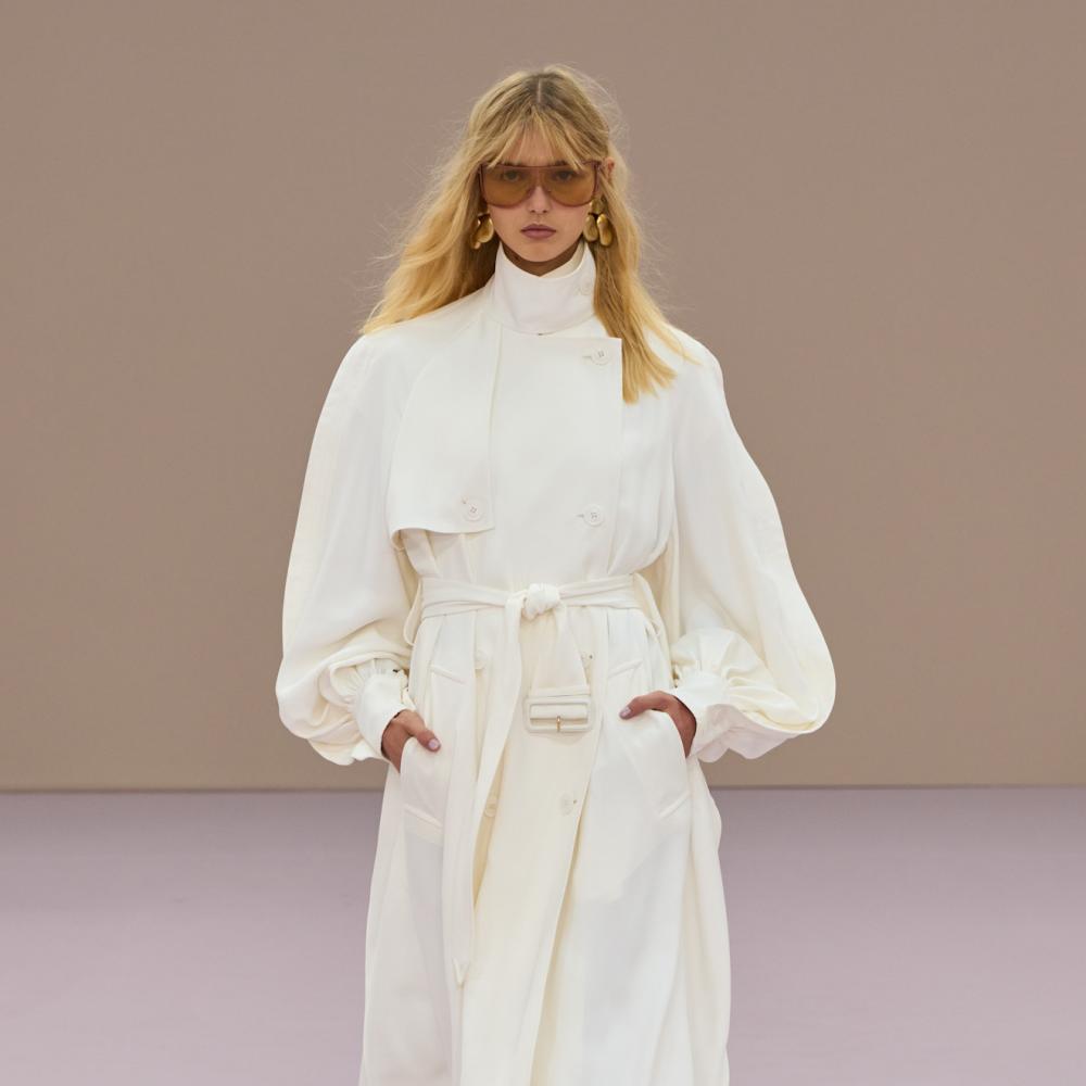 تألقي بالفستان الأبيض من تصميم Zimmermann 