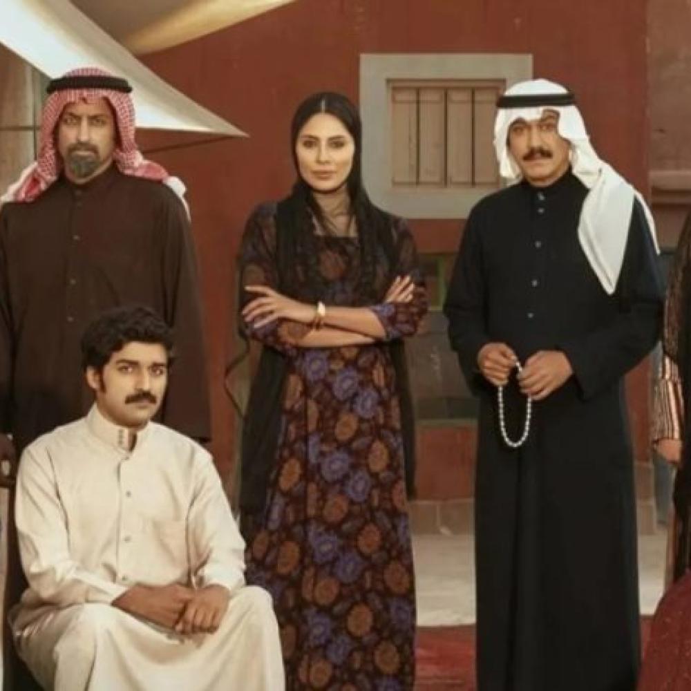 قطعة تراثية من مقتنيات المستشار الثقافي للأزياء تظهر في مسلسل "شارع الأعشى"