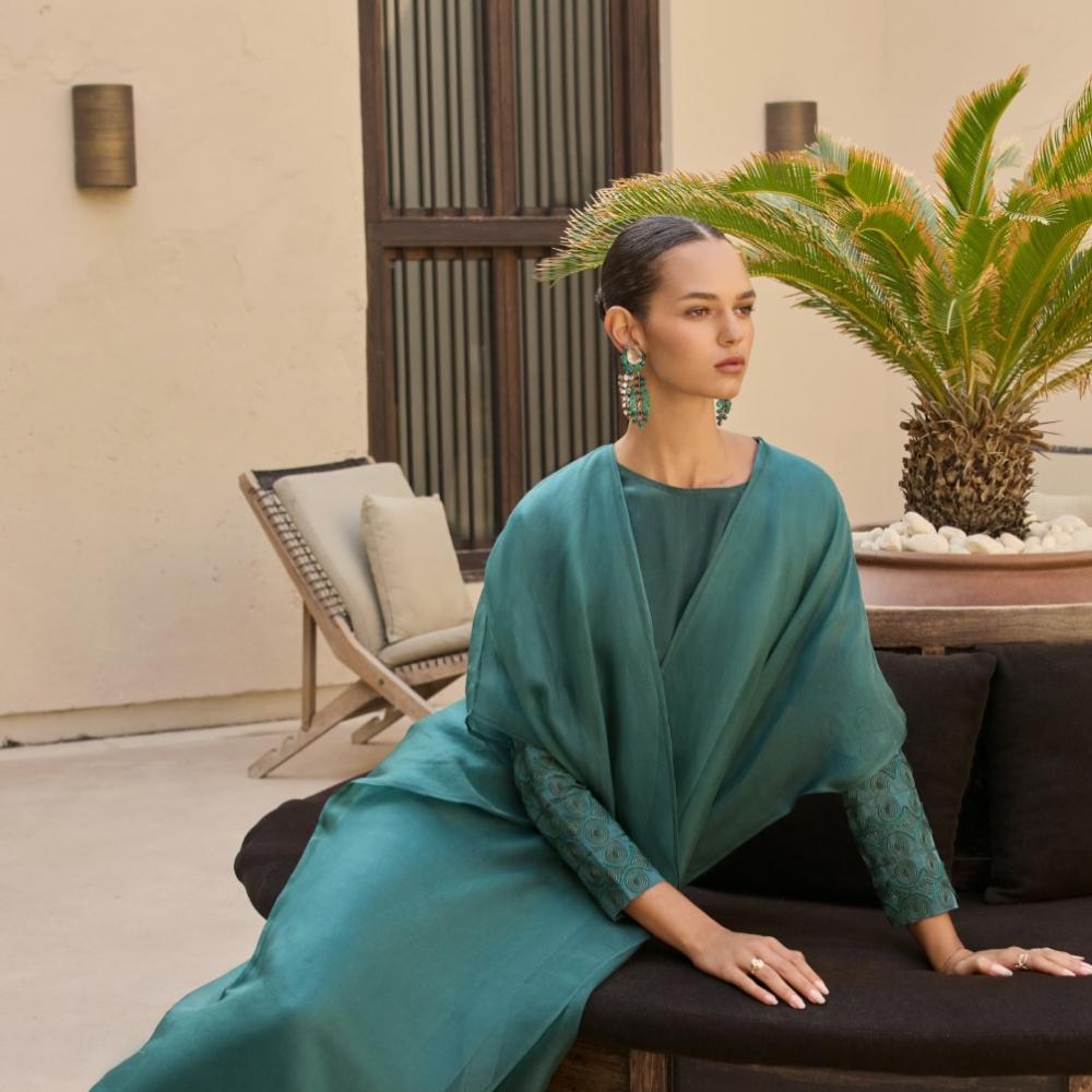 "هي" تختار لك 5 عبايات أنيقة لإطلالة صباح العيد