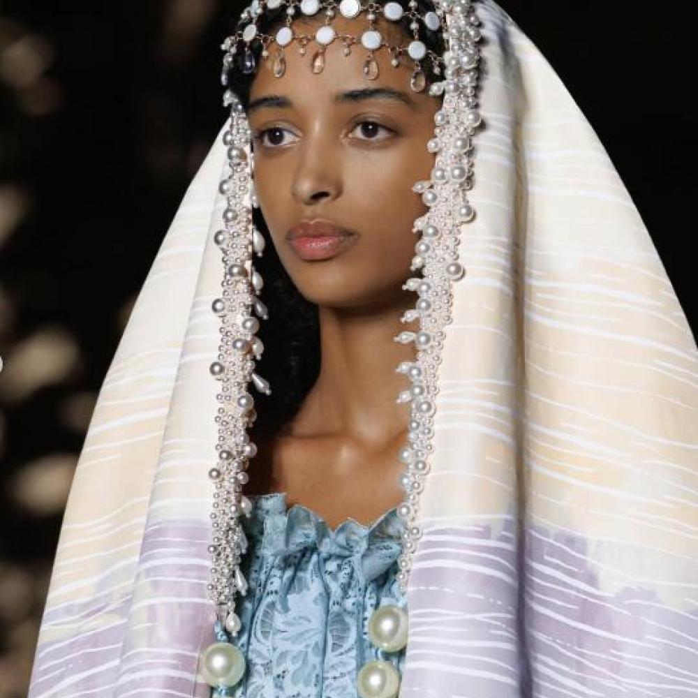 سارة العبدلي تروي حكاية التعاون مع وعد العقيلي لقطعة "أم سمكة"